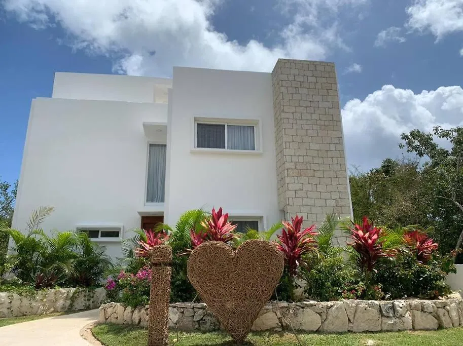 Amazing Villa Inside Tulum Country Club Akumal Holiday home
