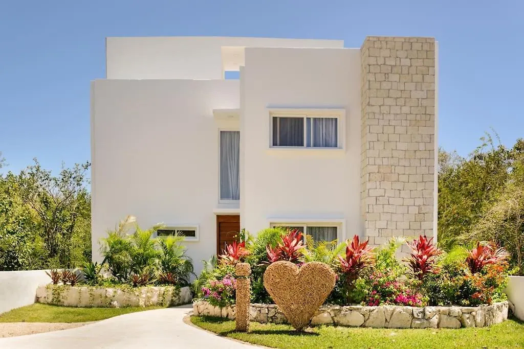 Amazing Villa Inside Tulum Country Club Akumal Hébergement de vacances